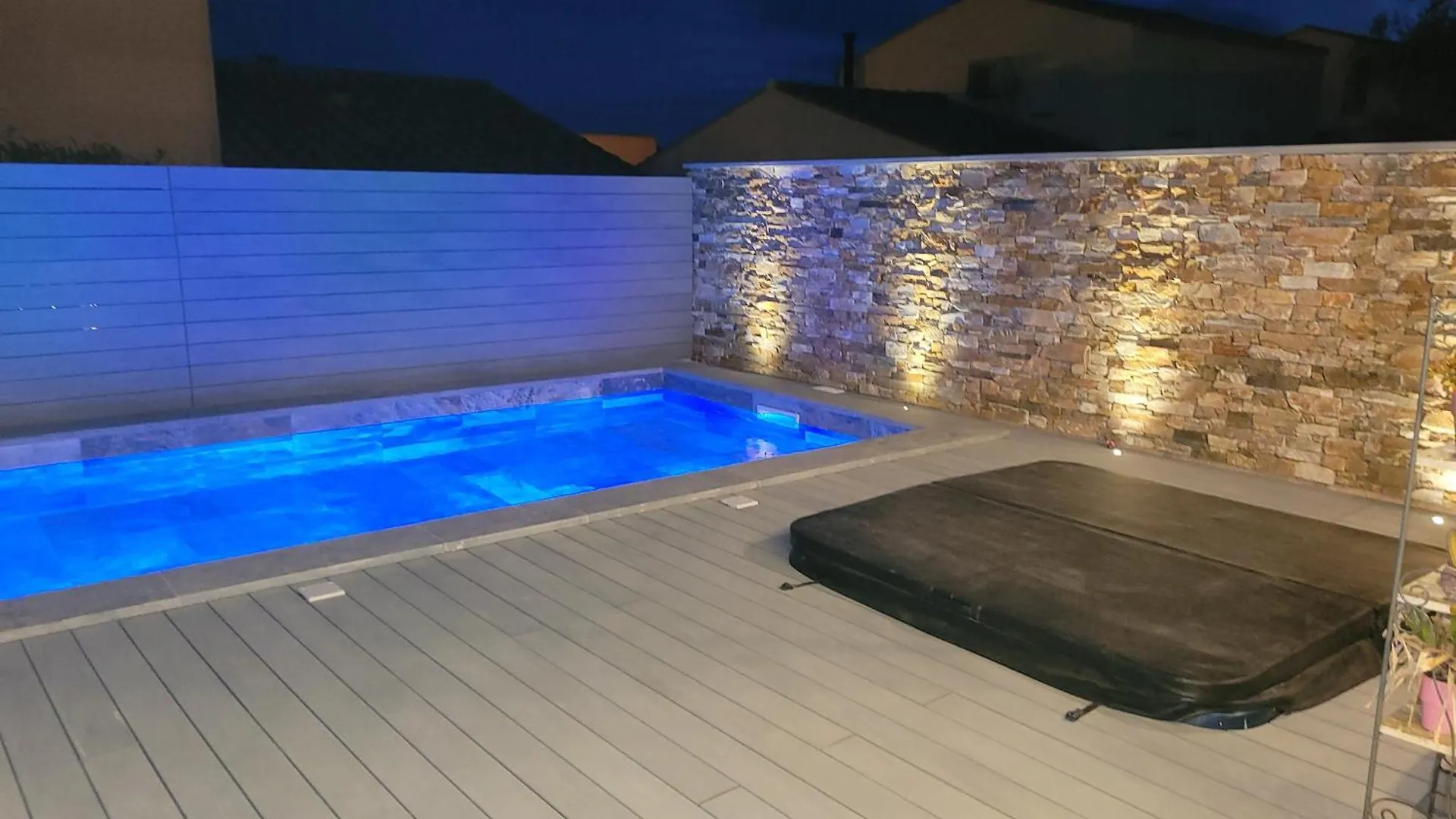 Tres Belle Villa A 100M De La Plage, Piscine , Jacuzzi, Terrasse En Composite Sausset-les-Pins