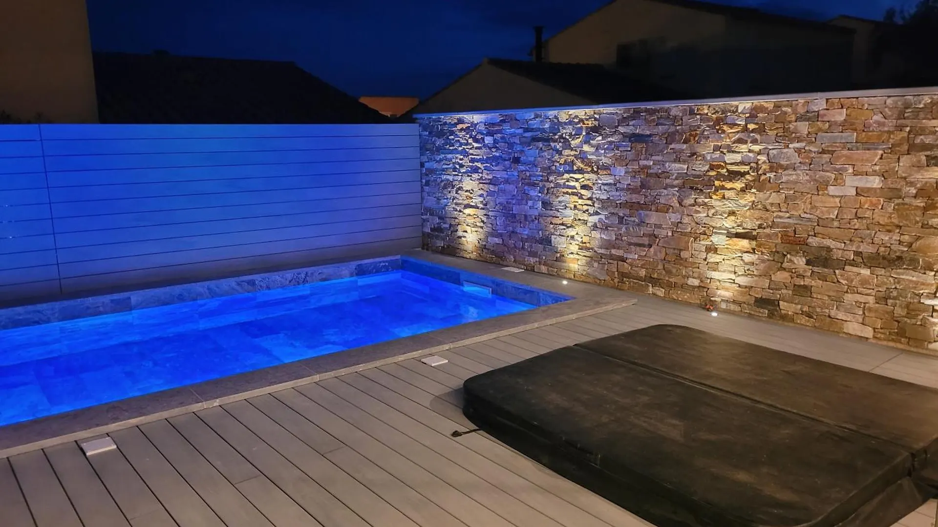 Tres Belle Villa A 100M De La Plage, Piscine , Jacuzzi, Terrasse En Composite Sausset-les-Pins